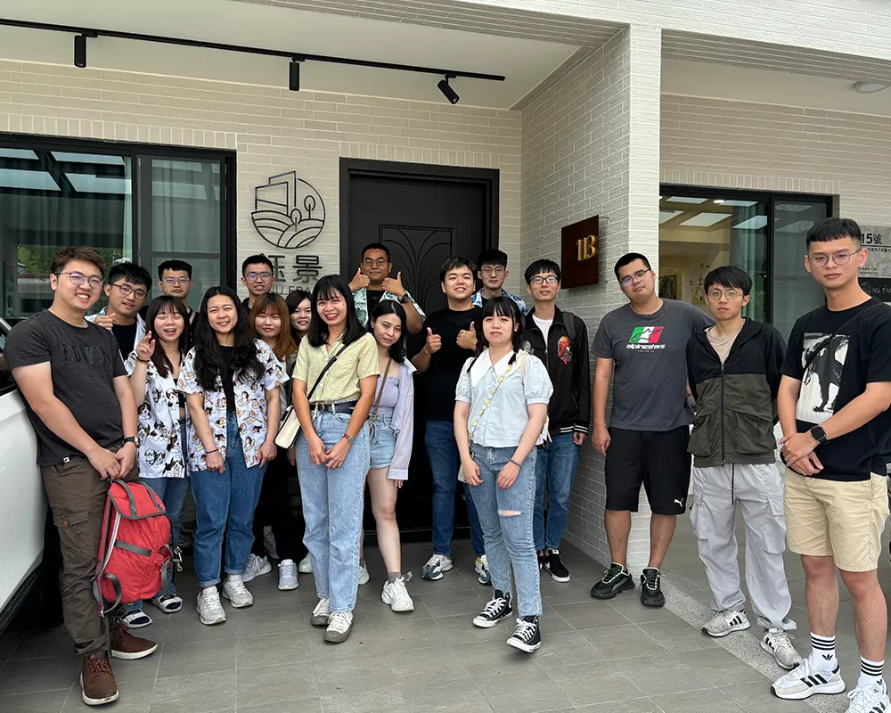 畢業後齊聚一堂的大學好朋友
